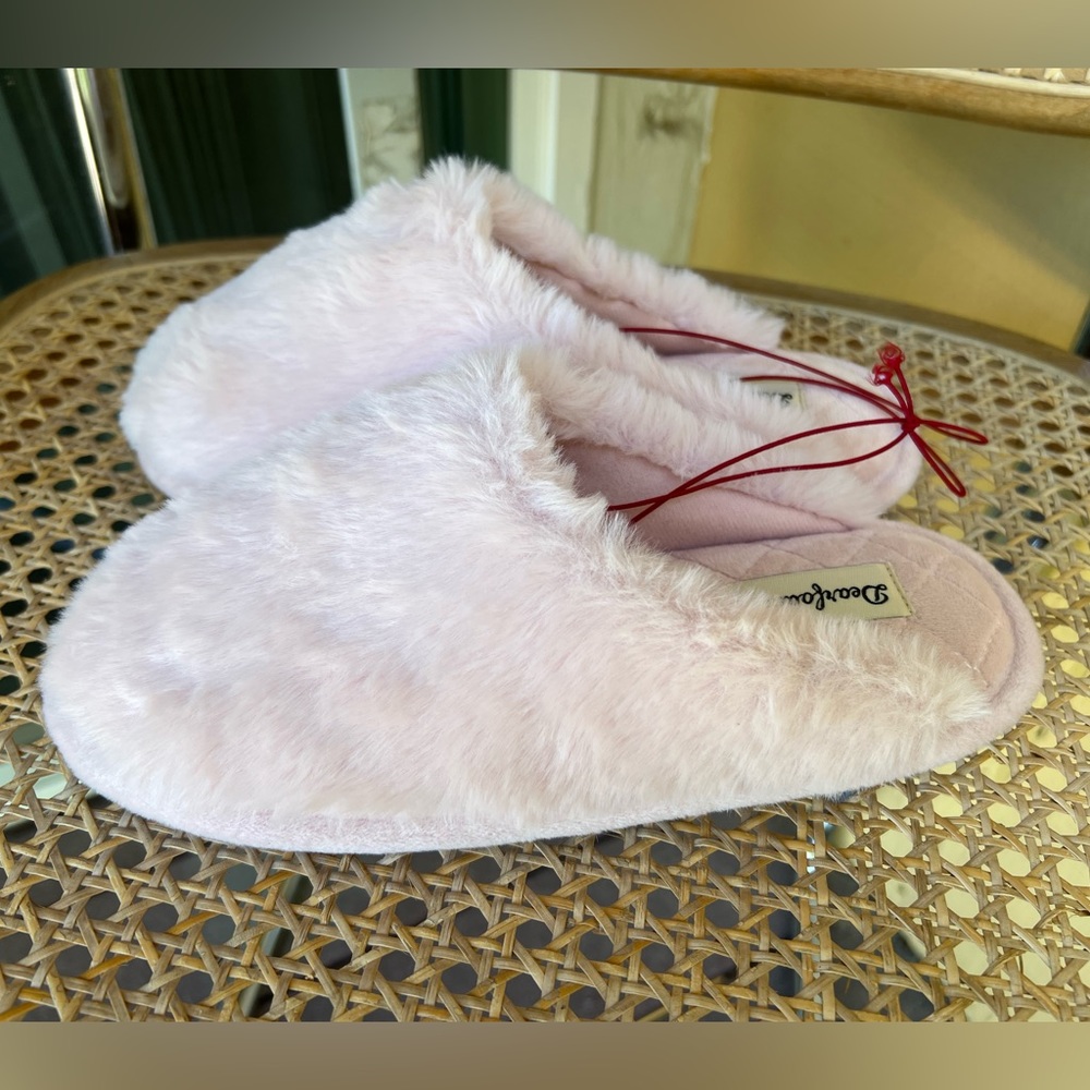 New Pink Dearfoams Slippers size S 5/6